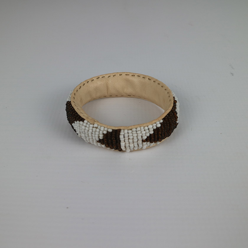 BRACELET LEATHER BEADED BROWN & WHITE